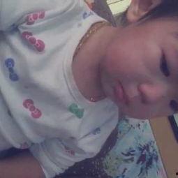 老师打针哭的视频,老师泪目，孩子勇敢坚强